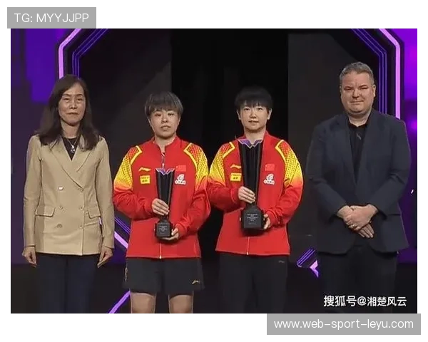 女单颁奖礼：王艺迪的微笑与亚军的灿烂笑容，尽显荣光与骄傲