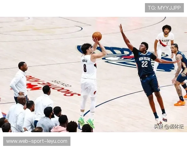 球队在防守端通过换防策略限制对手得分，篮球防守换人